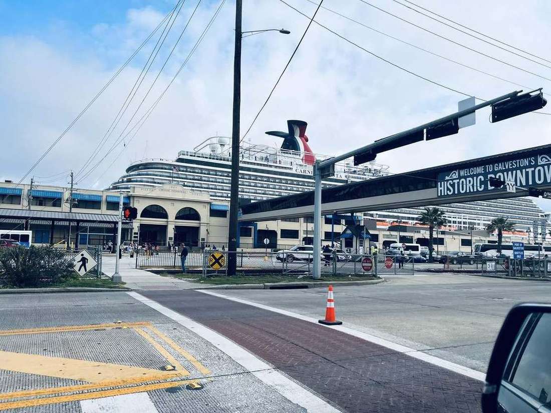 Galveston harborside sign — Houston Limo Chauffeur