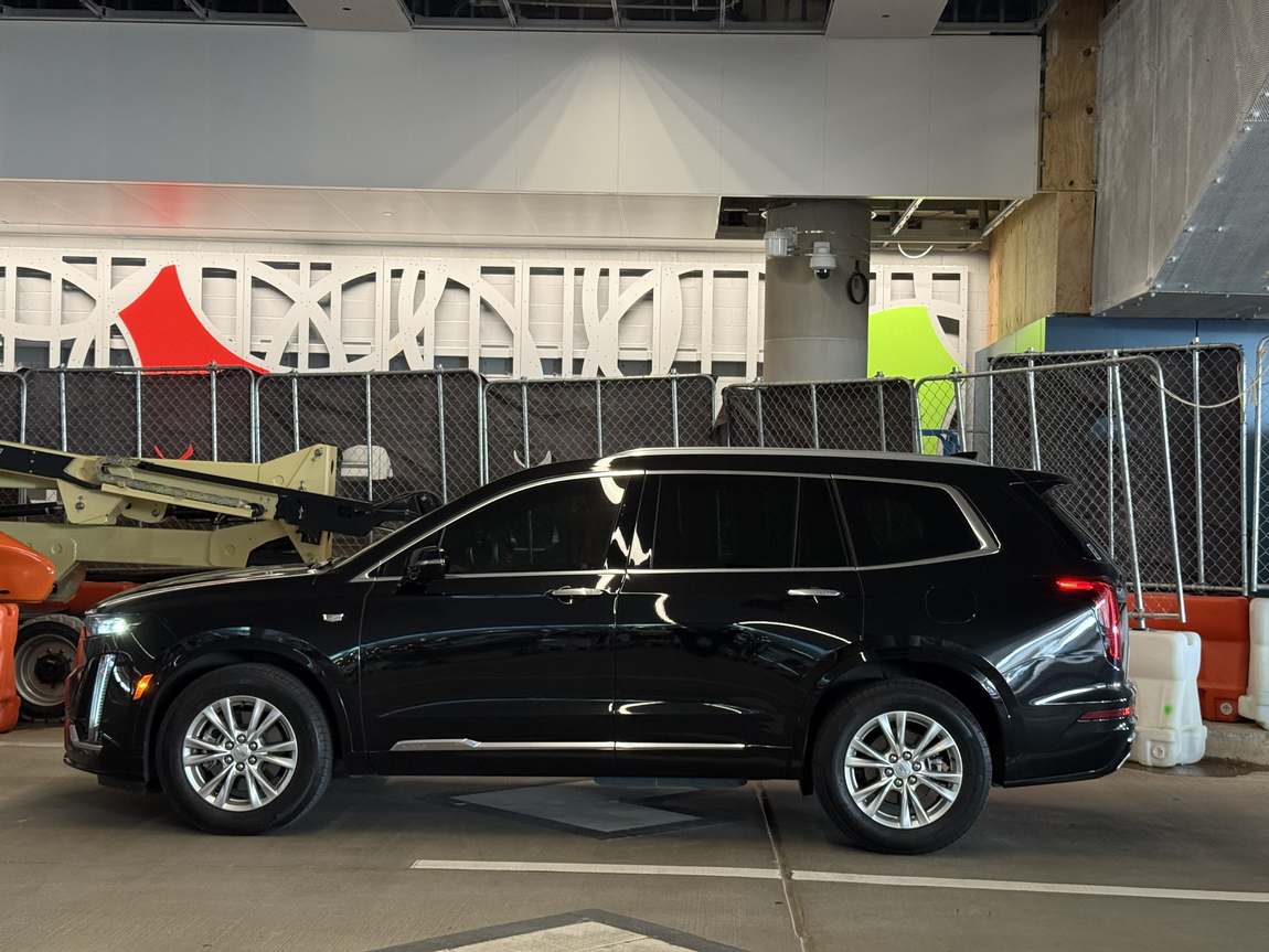 IAH Bush Intercontinental Airport Cadillac XT6 terminal side — Houston Limo Chauffeur