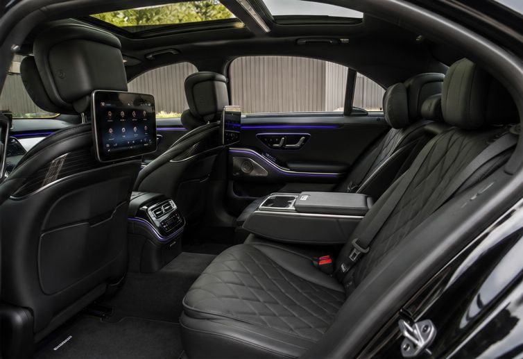 Mercedes-Benz S-Class interior rear — Houston Limo Chauffeur