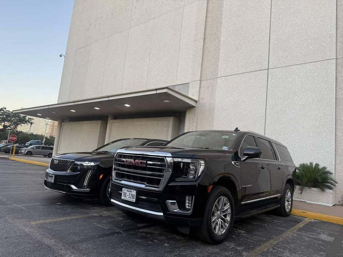 Mercedes-Benz S-Class Cadillac XT6 Yukon plaza — Houston Limo Chauffeur