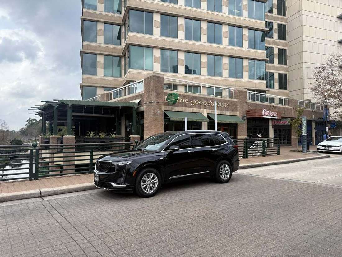 The Woodlands Cadillac XT6 waterway — Houston Limo Chauffeur