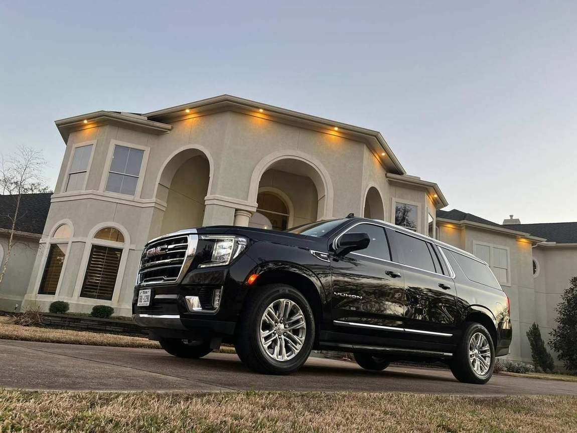 Yukon arches house — Houston Limo Chauffeur